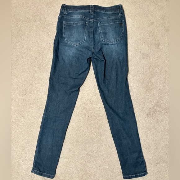 Women’s Skinny Jeans - Picture 2 of 4